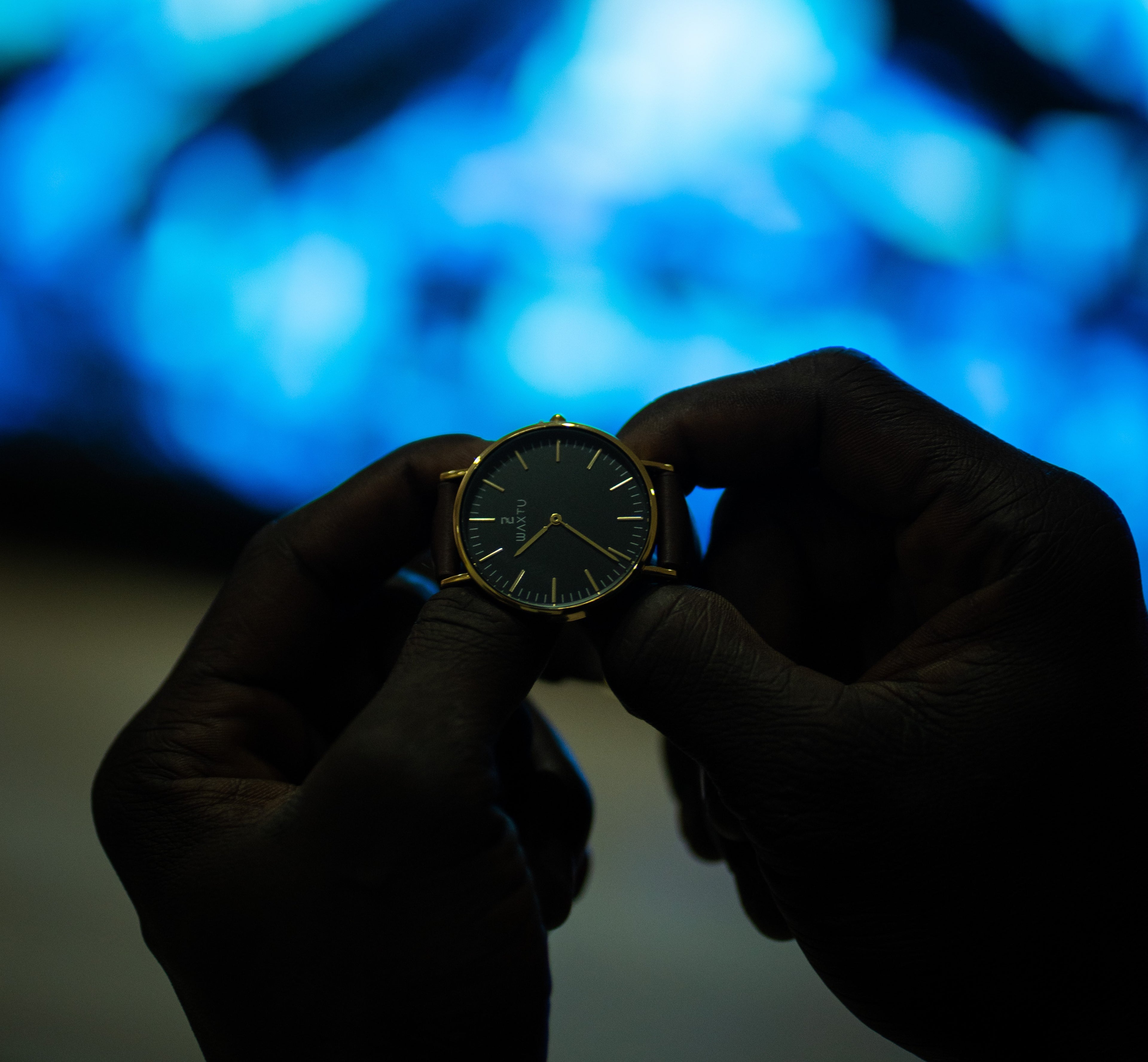 Montre Cuir marron & cadran noir